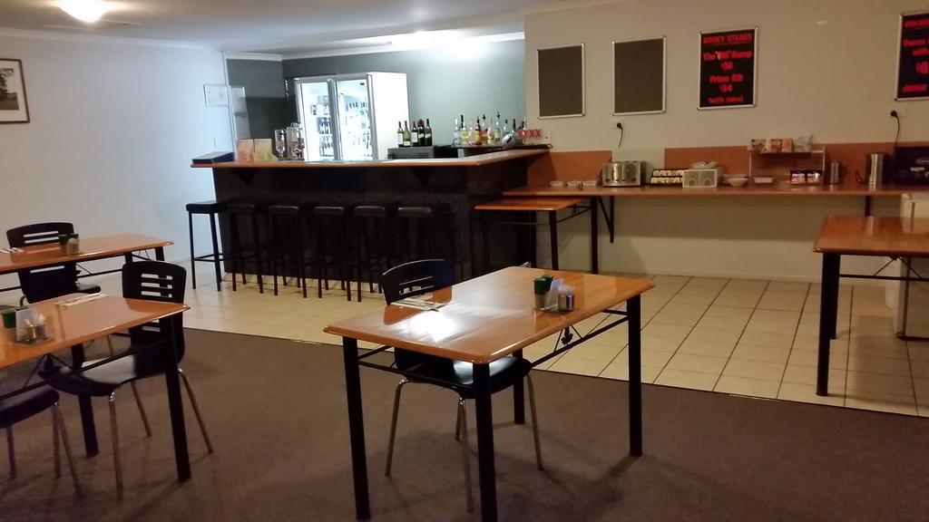 True Blue Motor Inn Рокхемптън Екстериор снимка