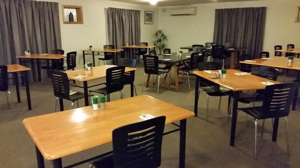 True Blue Motor Inn Рокхемптън Екстериор снимка