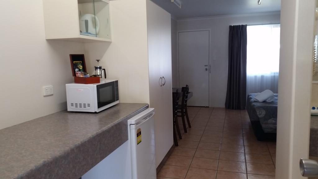 True Blue Motor Inn Рокхемптън Екстериор снимка
