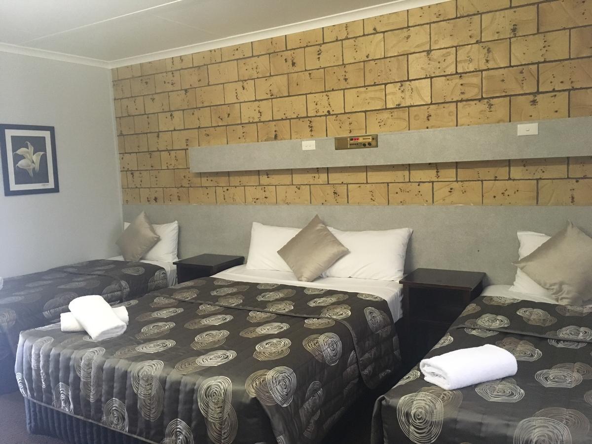 True Blue Motor Inn Рокхемптън Екстериор снимка