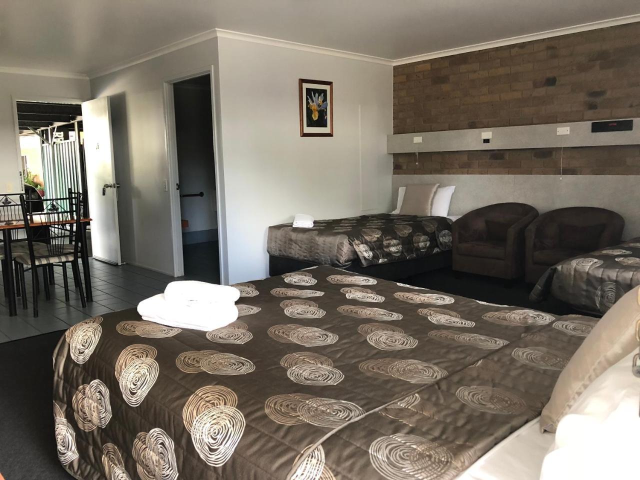 True Blue Motor Inn Рокхемптън Екстериор снимка