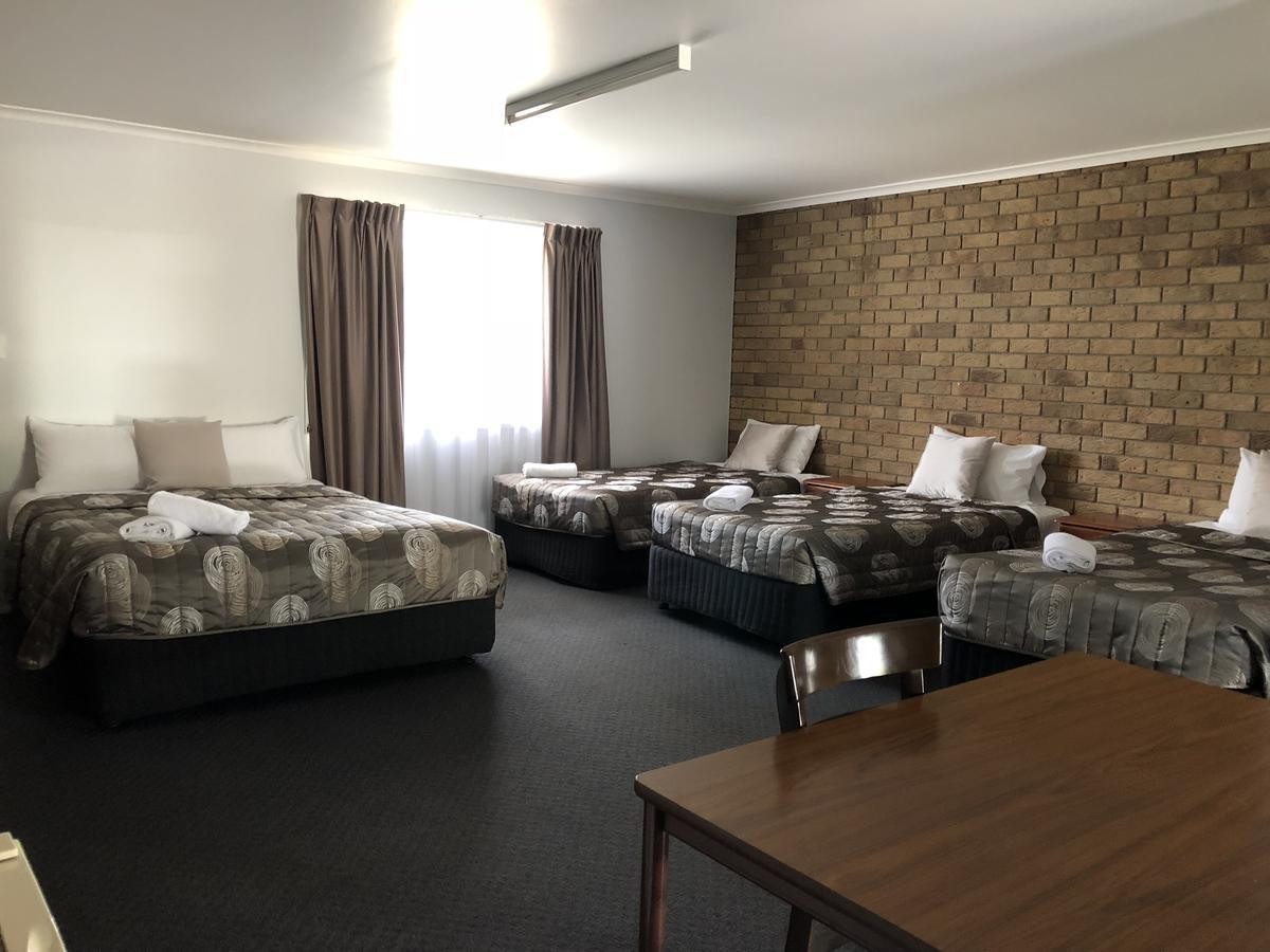 True Blue Motor Inn Рокхемптън Екстериор снимка