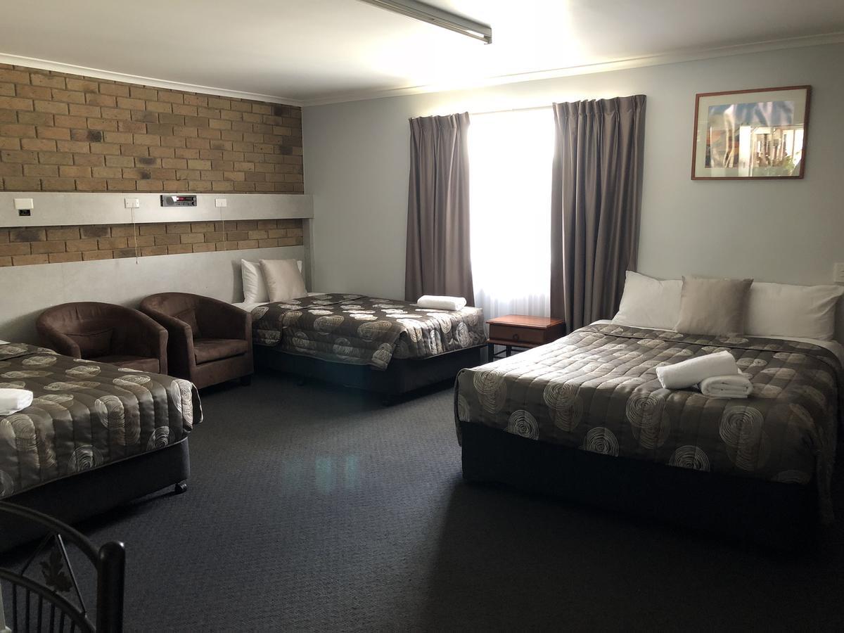 True Blue Motor Inn Рокхемптън Екстериор снимка