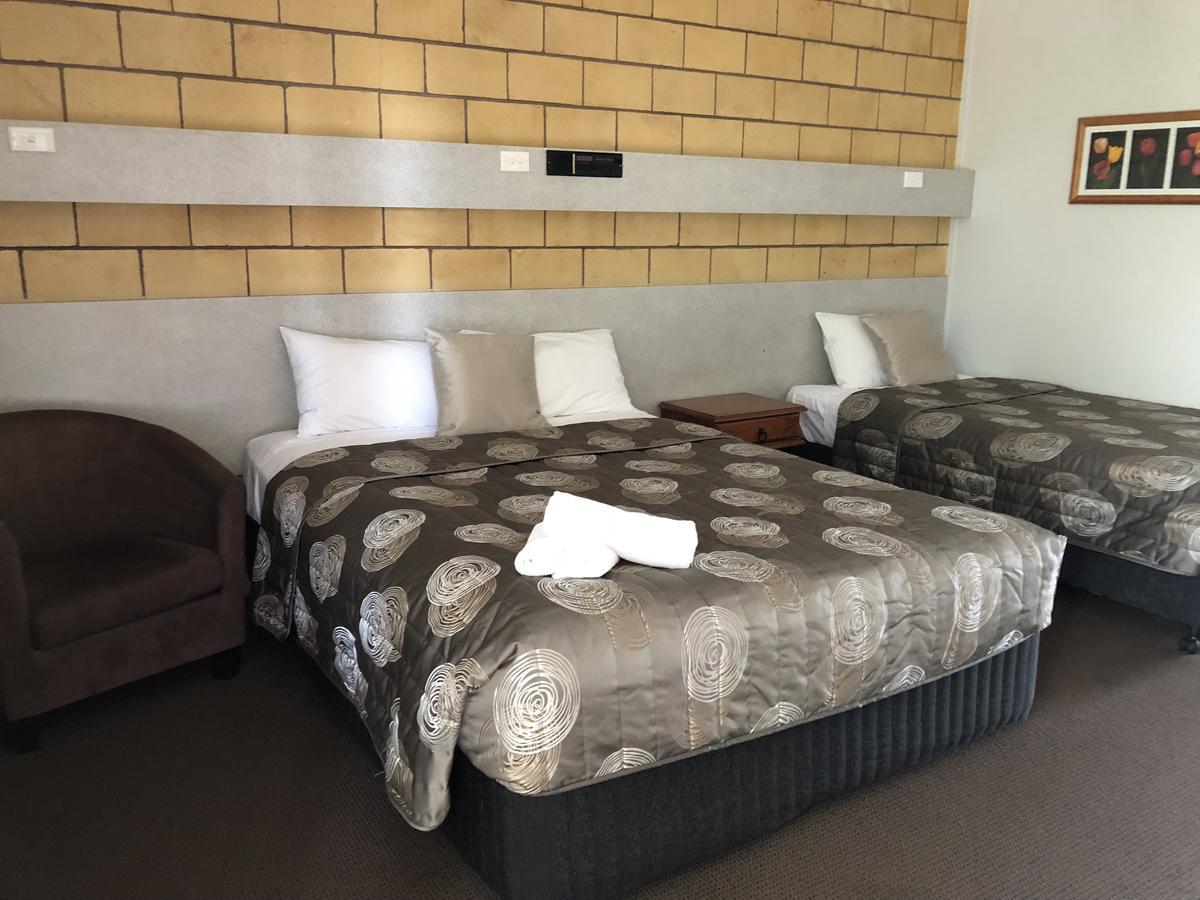 True Blue Motor Inn Рокхемптън Екстериор снимка