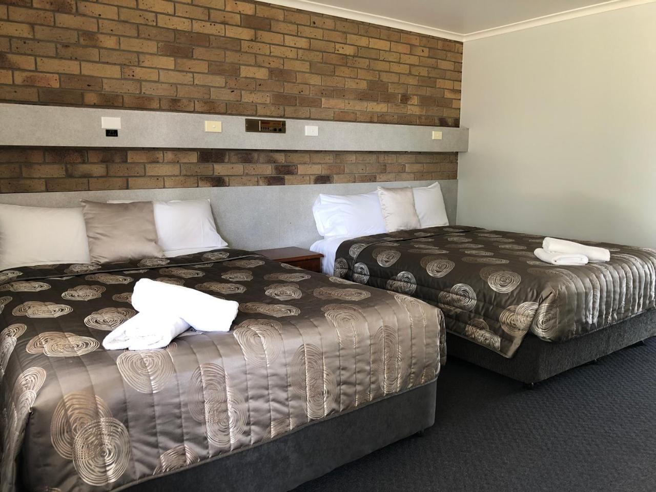 True Blue Motor Inn Рокхемптън Екстериор снимка