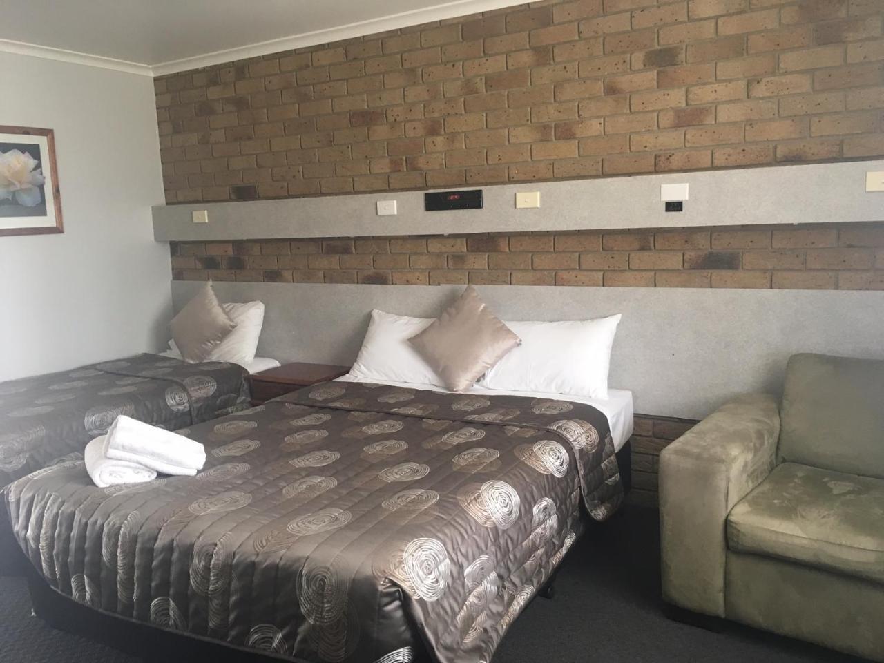 True Blue Motor Inn Рокхемптън Екстериор снимка