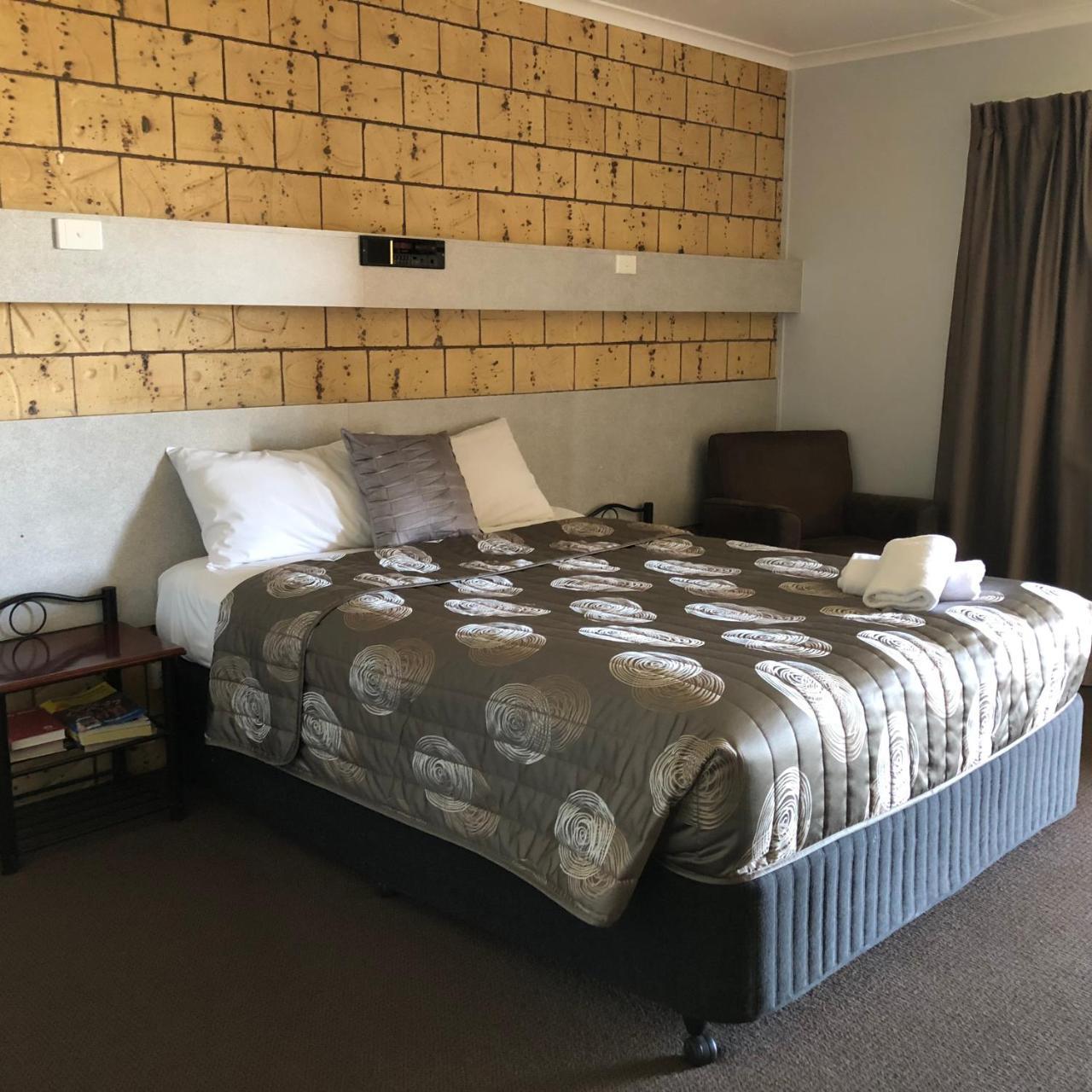 True Blue Motor Inn Рокхемптън Екстериор снимка