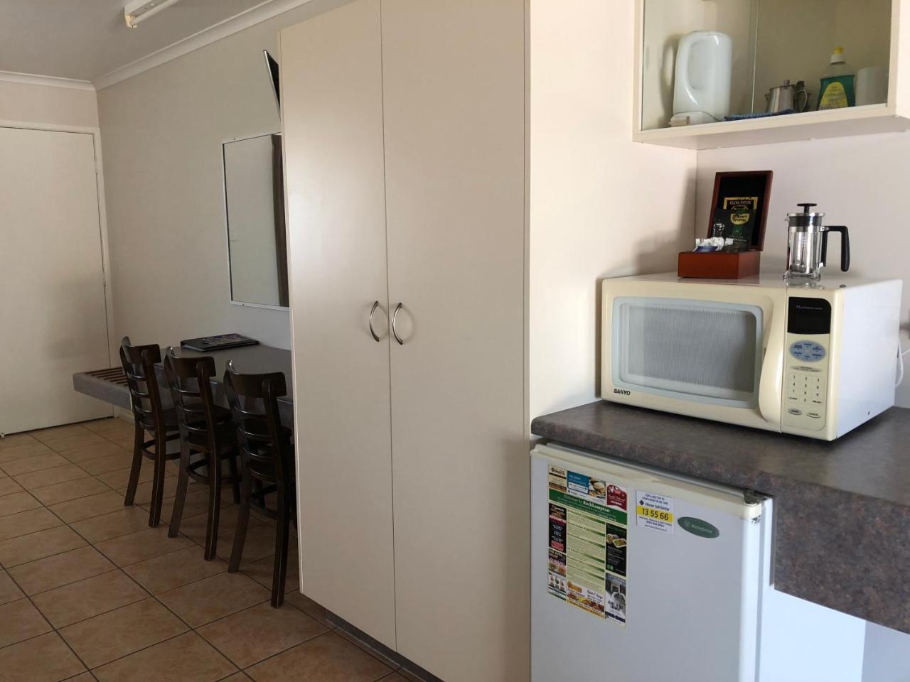 True Blue Motor Inn Рокхемптън Екстериор снимка