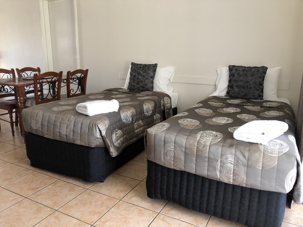 True Blue Motor Inn Рокхемптън Екстериор снимка
