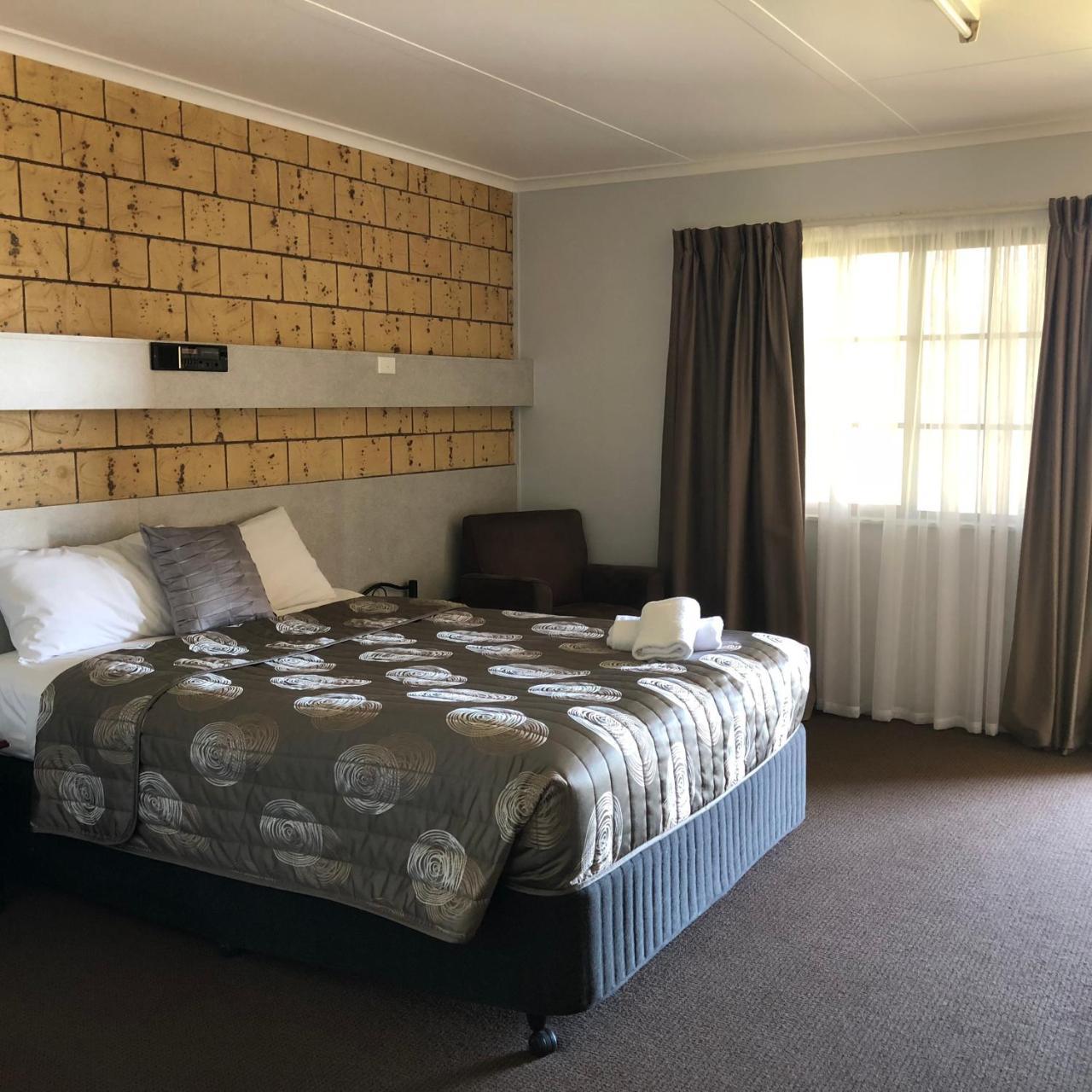 True Blue Motor Inn Рокхемптън Екстериор снимка