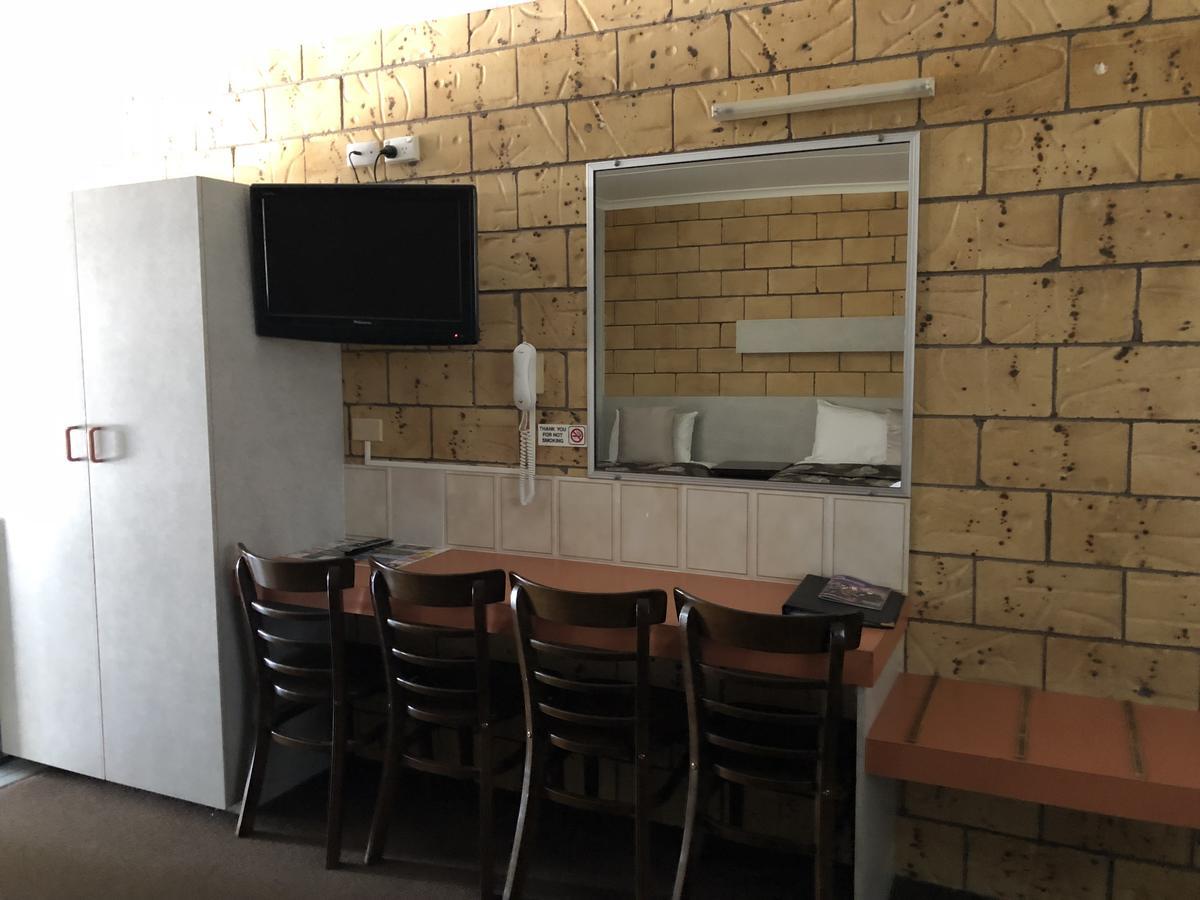 True Blue Motor Inn Рокхемптън Екстериор снимка