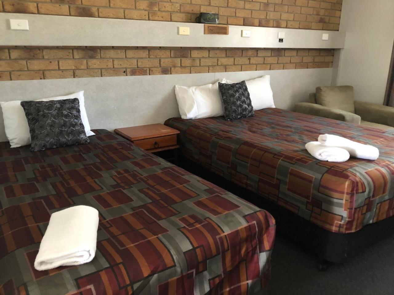 True Blue Motor Inn Рокхемптън Екстериор снимка