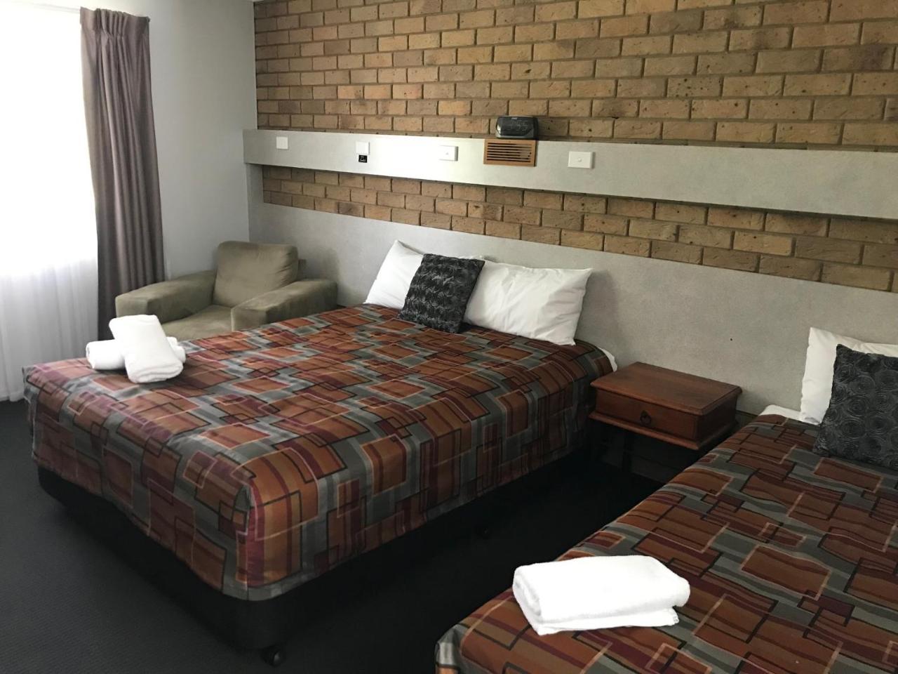 True Blue Motor Inn Рокхемптън Екстериор снимка