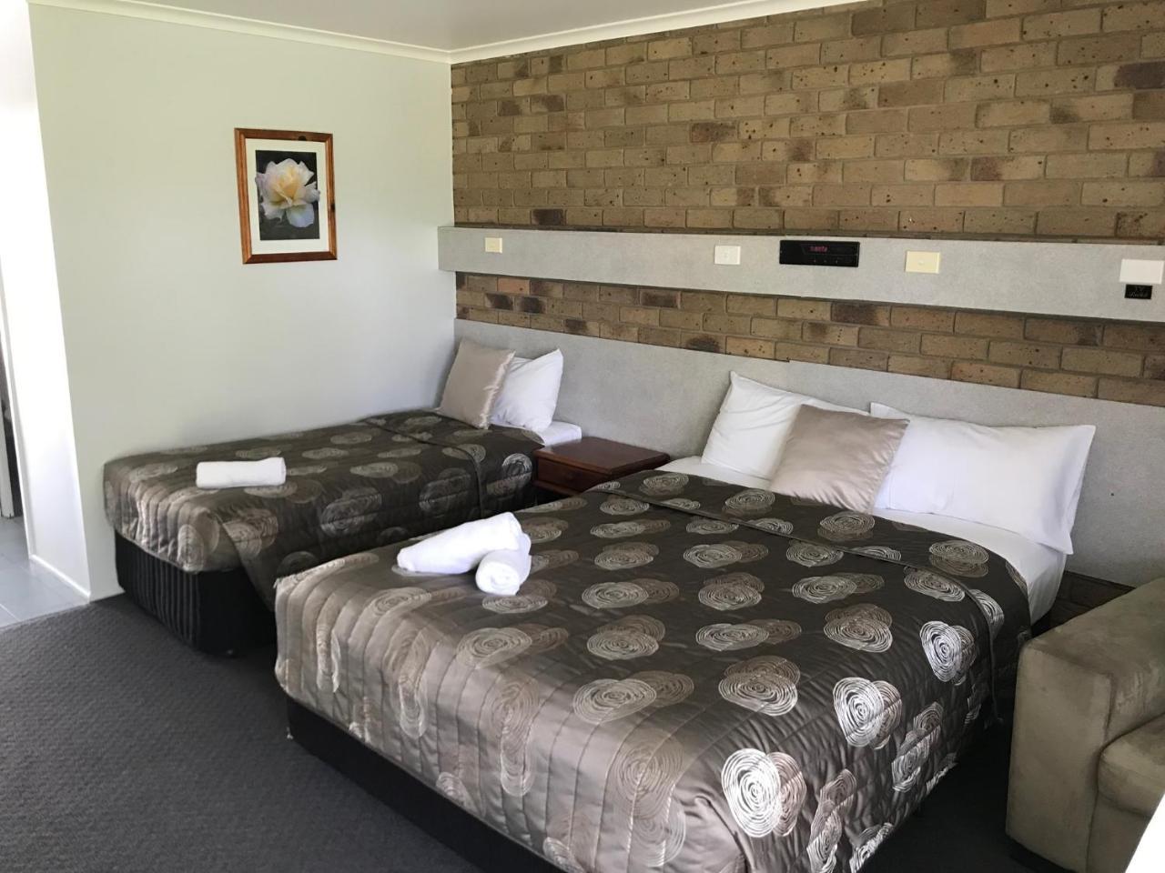 True Blue Motor Inn Рокхемптън Екстериор снимка