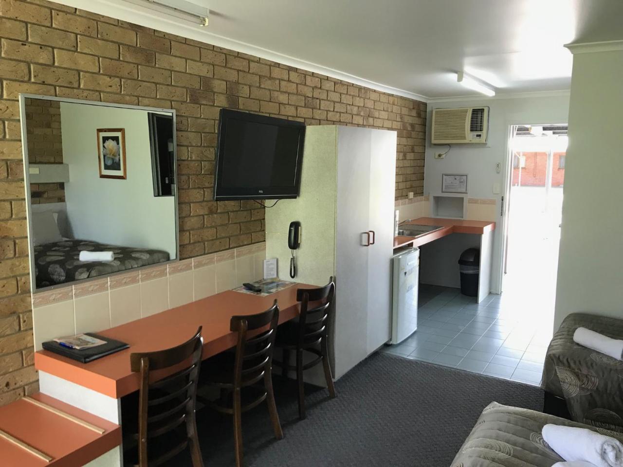 True Blue Motor Inn Рокхемптън Екстериор снимка