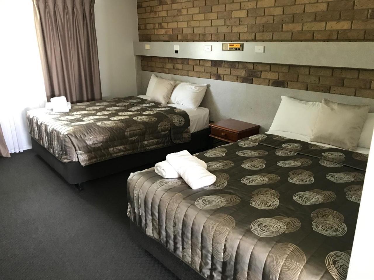 True Blue Motor Inn Рокхемптън Екстериор снимка