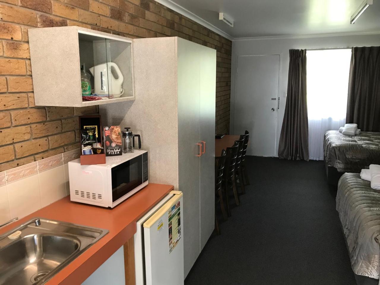 True Blue Motor Inn Рокхемптън Екстериор снимка