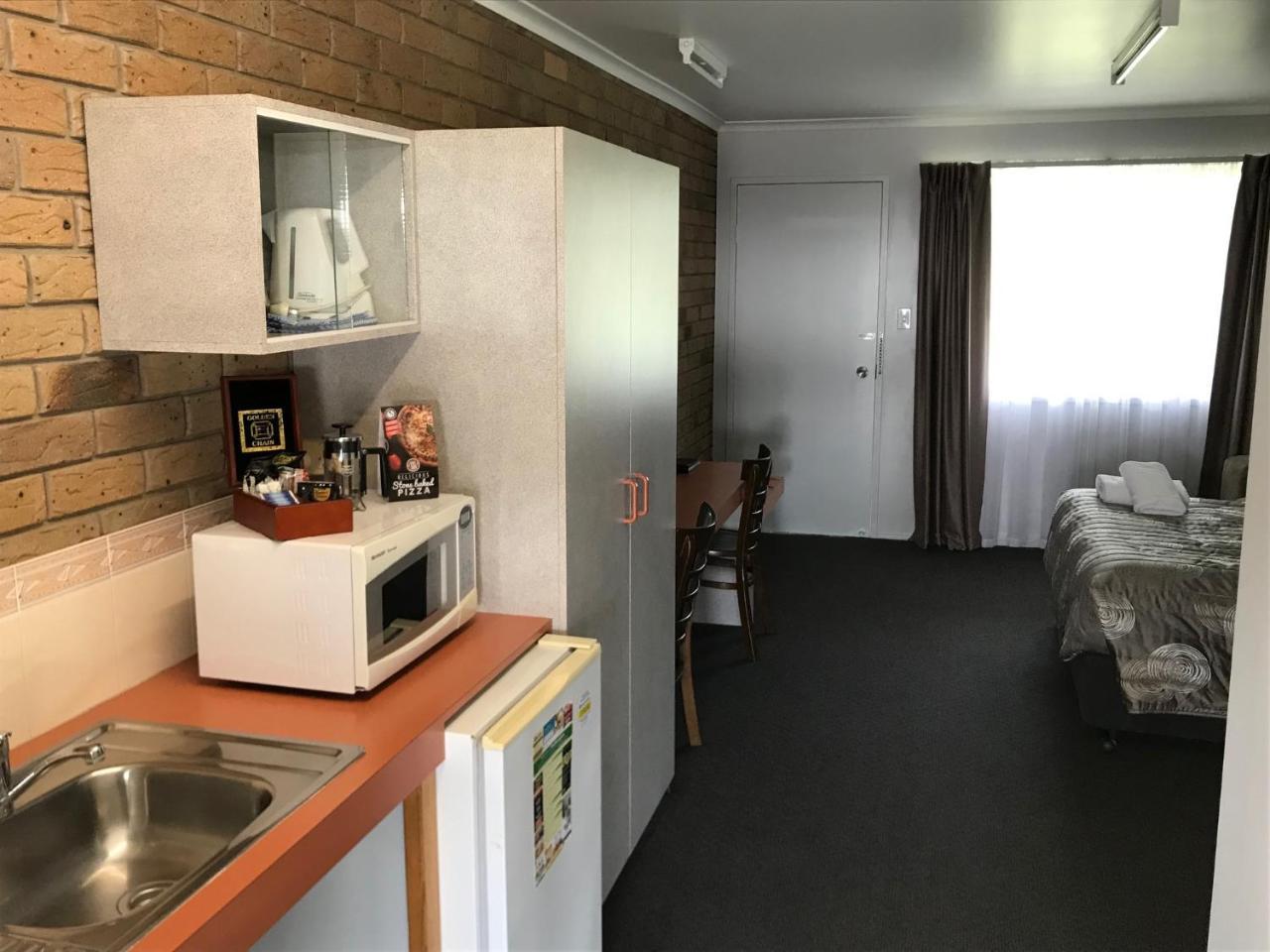 True Blue Motor Inn Рокхемптън Екстериор снимка